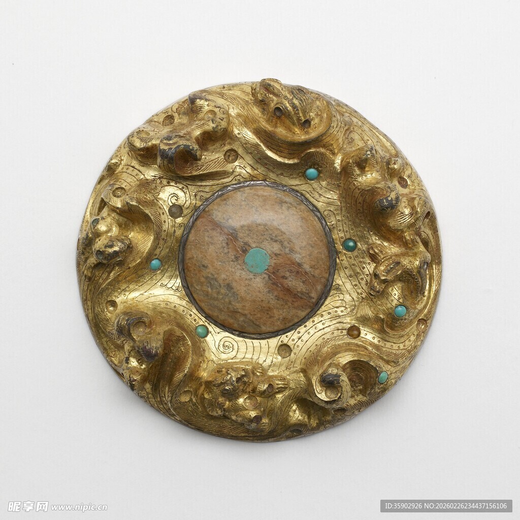 金色雕花圆盘装饰物件