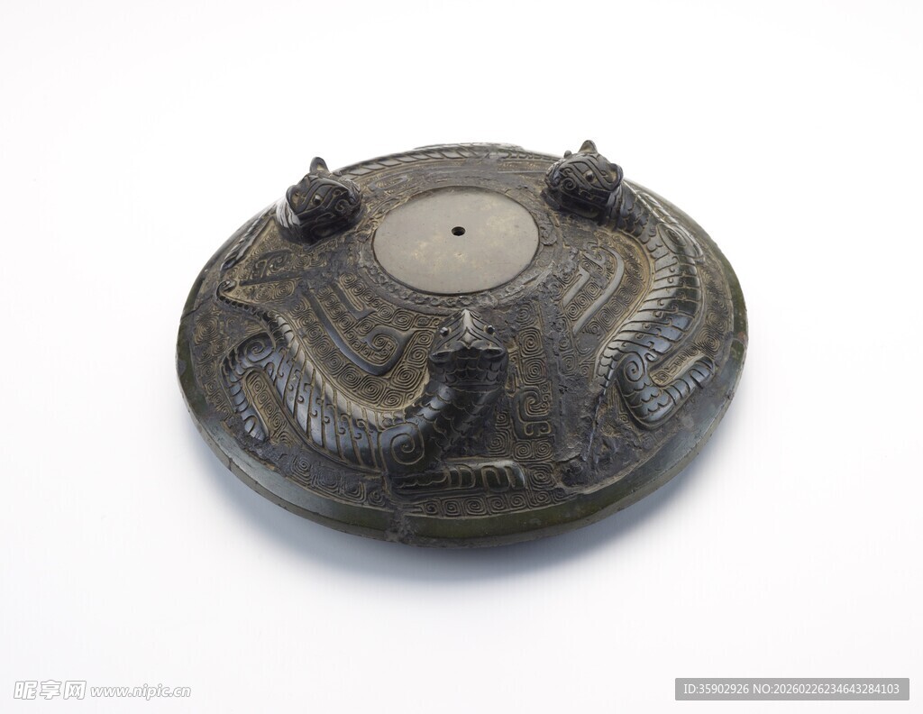 古雅三足刻纹青铜盘