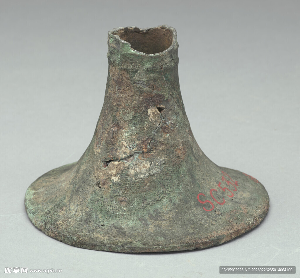 青铜喇叭形器