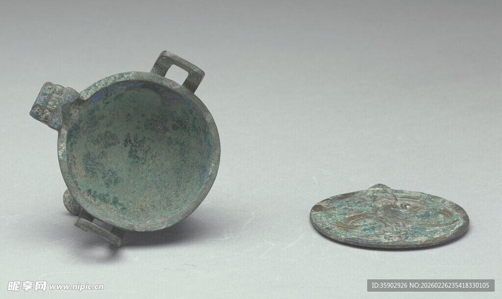 青铜器皿与盖