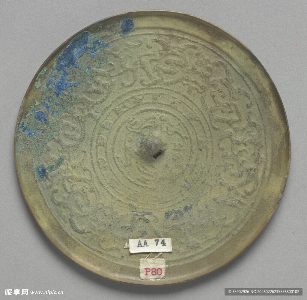古铜镜精致纹饰映历史