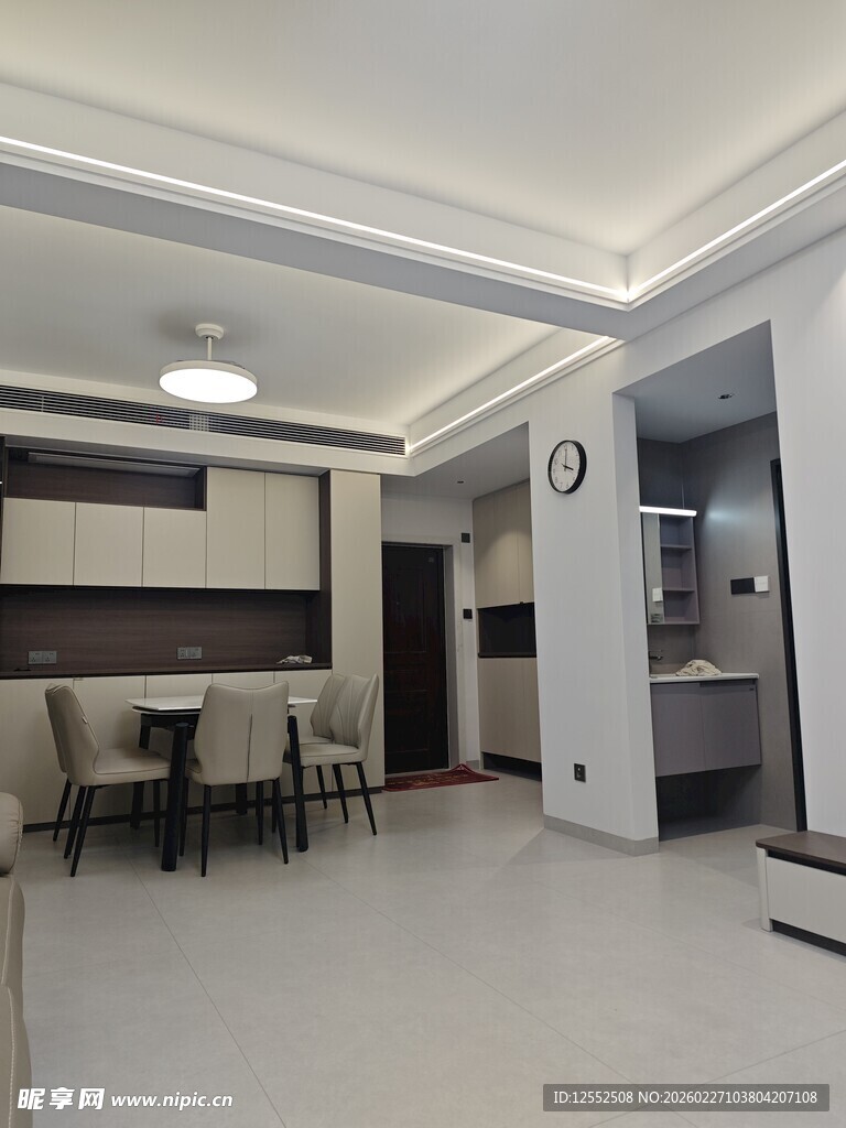 现代简约风格的宽敞客厅