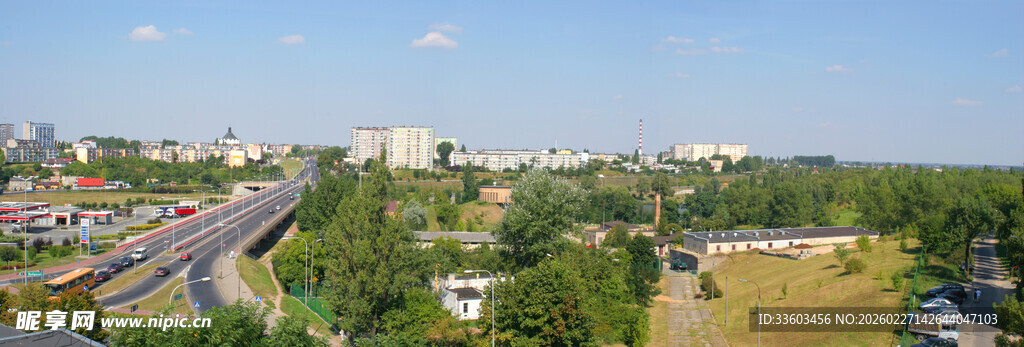 城市道路与周边景观鸟瞰