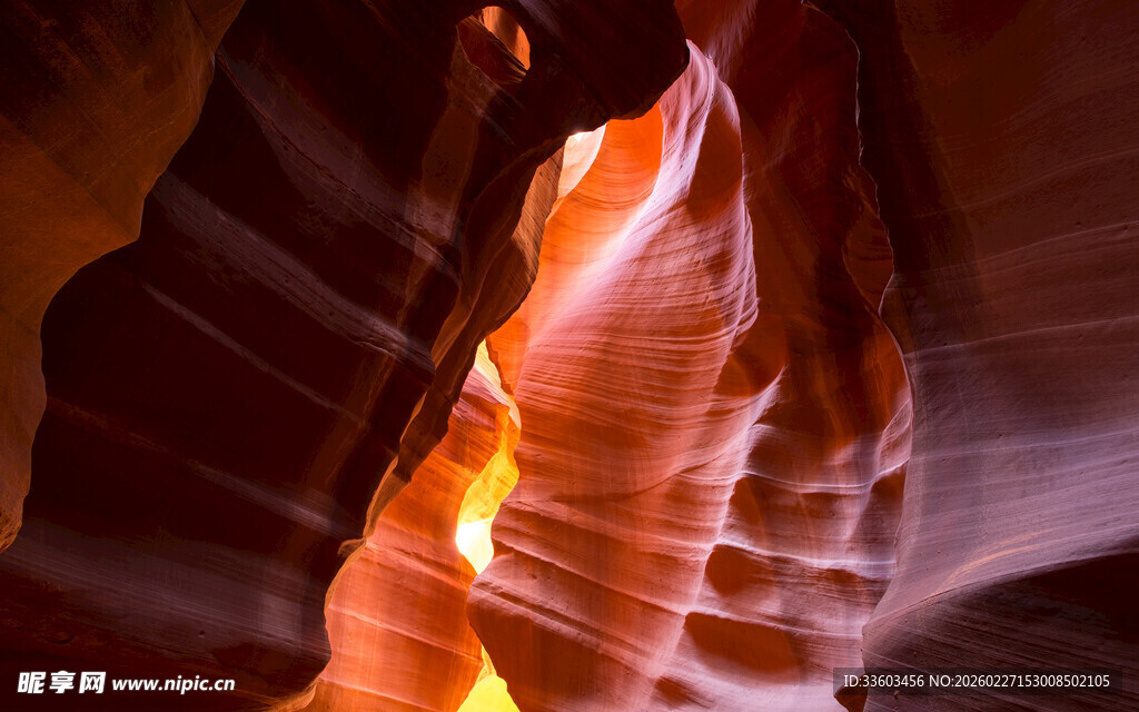 羚羊峡谷的梦幻光影奇观