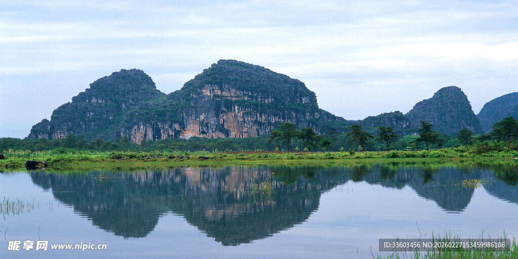 山水相映的宁静美景