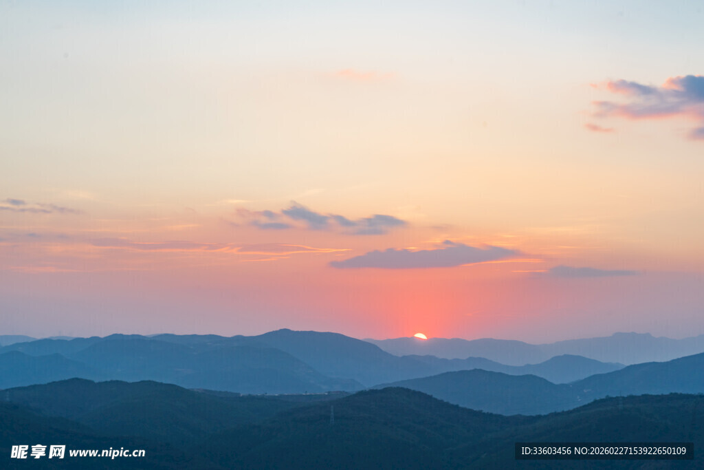 山间日落美景