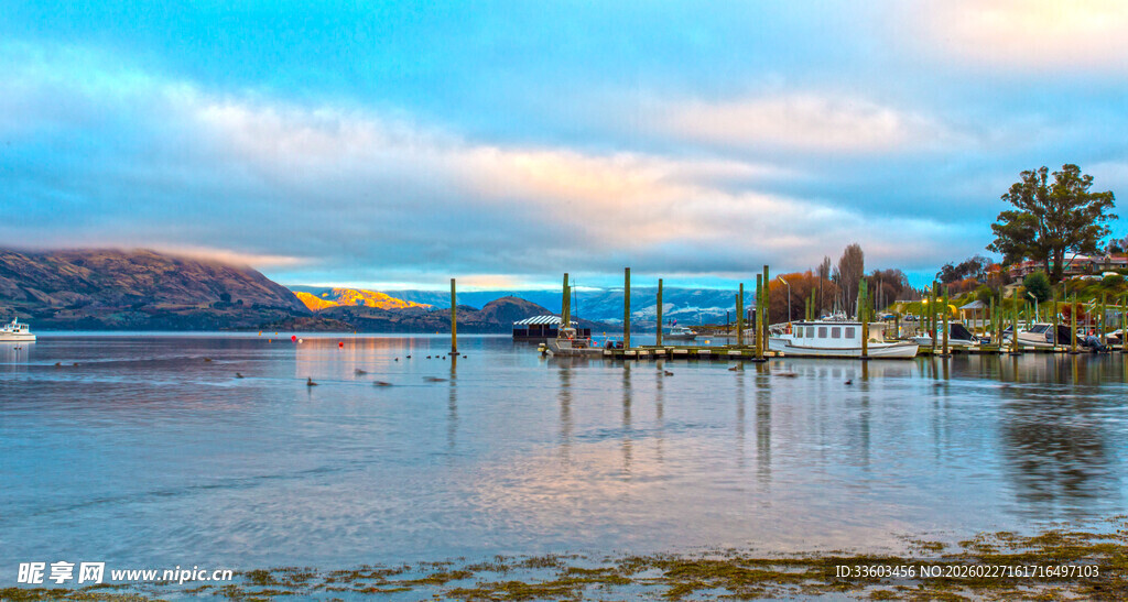 湖畔黄昏美景