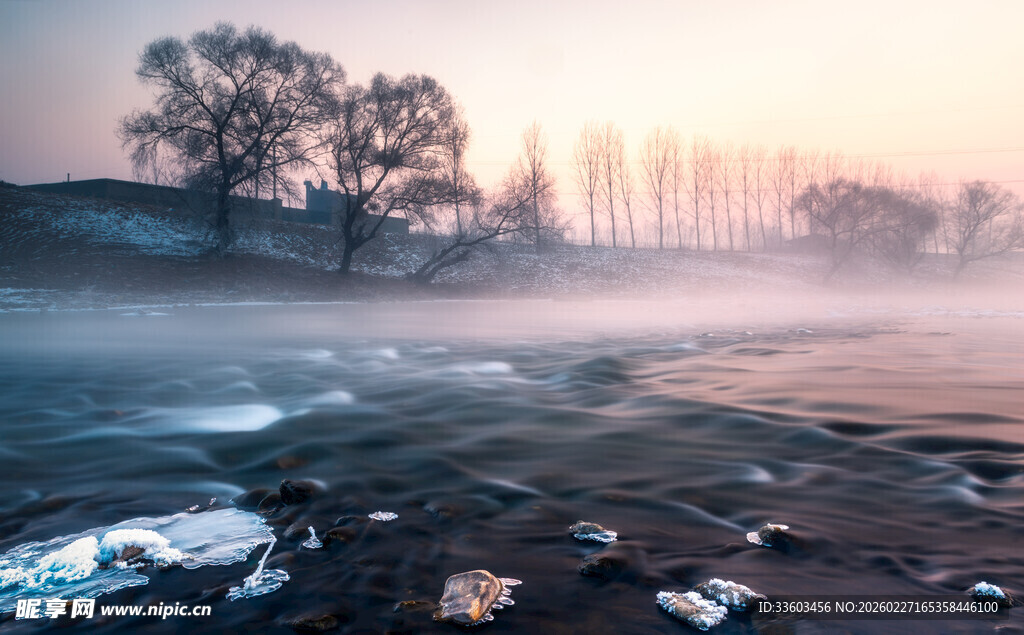 河畔晨景