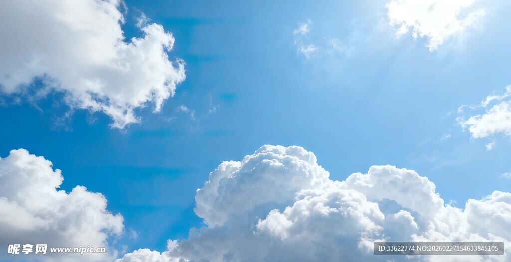 晴朗蓝天白云与阳光