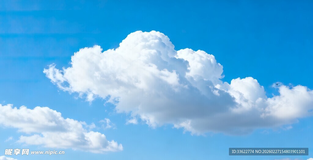 蓝天飘白云