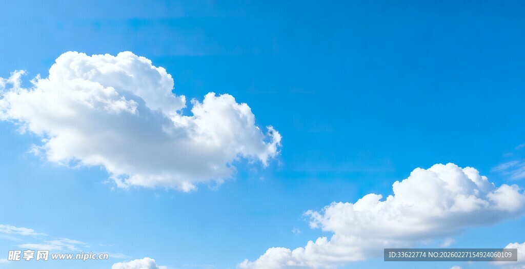 晴朗蓝天飘着朵朵白云