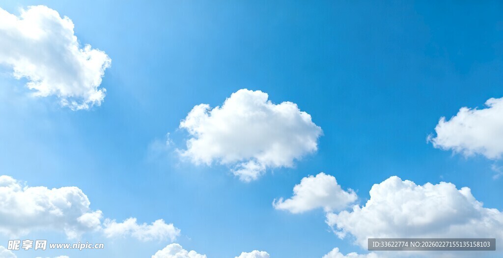 晴朗蓝天飘着朵朵白云