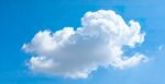 蓝天下的蓬松白云