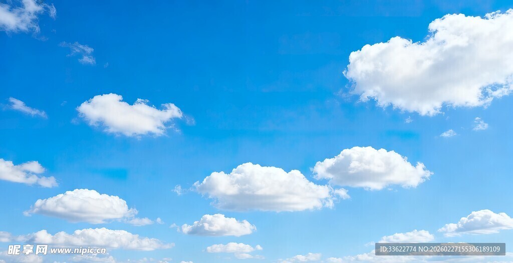 晴朗蓝天飘着朵朵白云