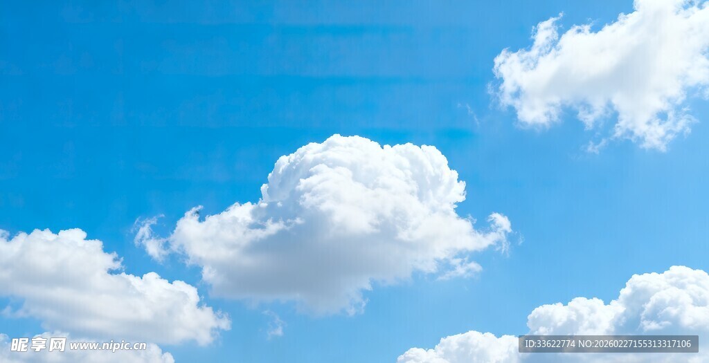 蓝天飘白云