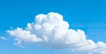 蓝天下的蓬松白云