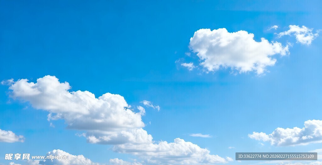 晴朗蓝天飘着朵朵白云
