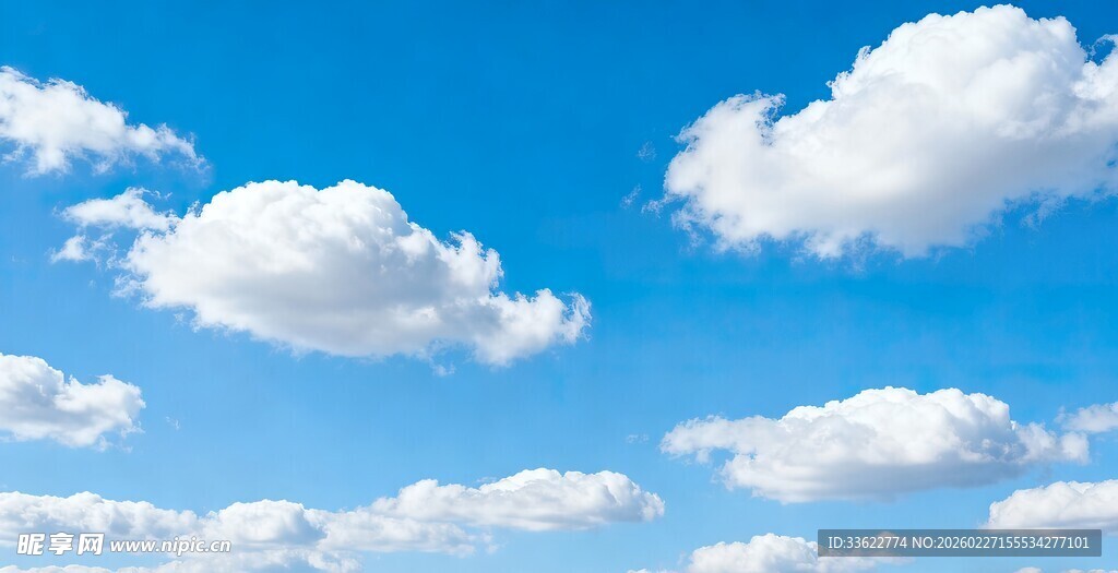 晴朗蓝天飘着朵朵白云