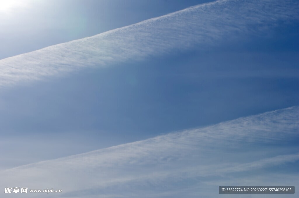 晴朗蓝天飘逸丝状云彩