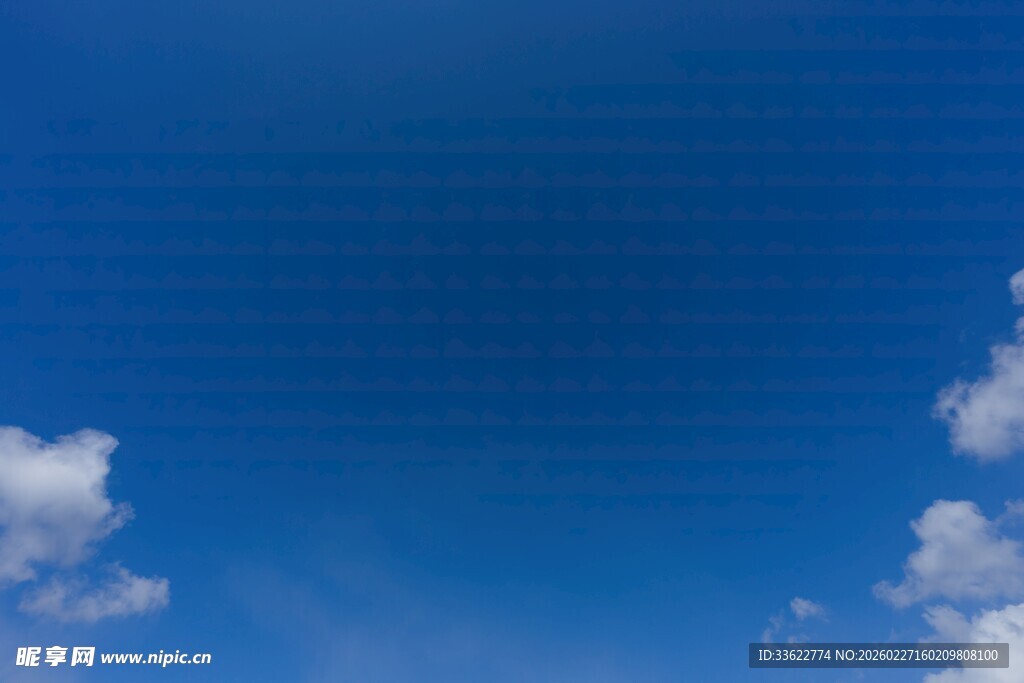 蓝天飘着几朵白云