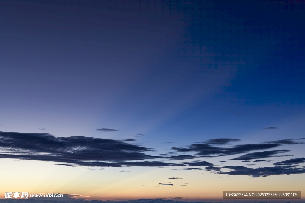 黄昏时分的天空美景