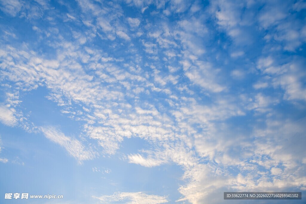 蓝天白云美景图