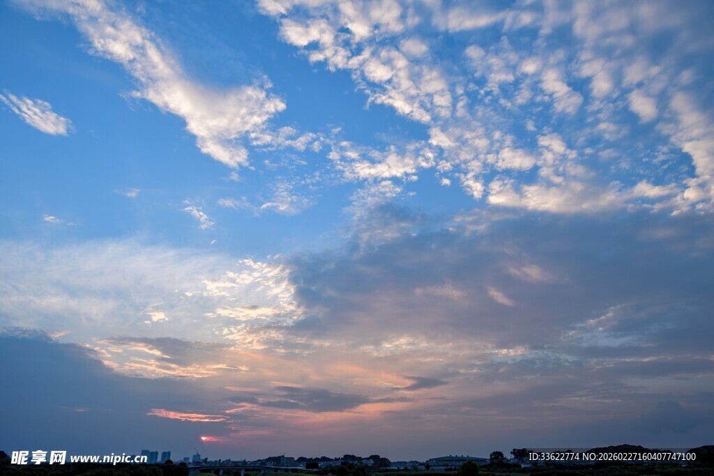 美丽天空晚霞与云朵