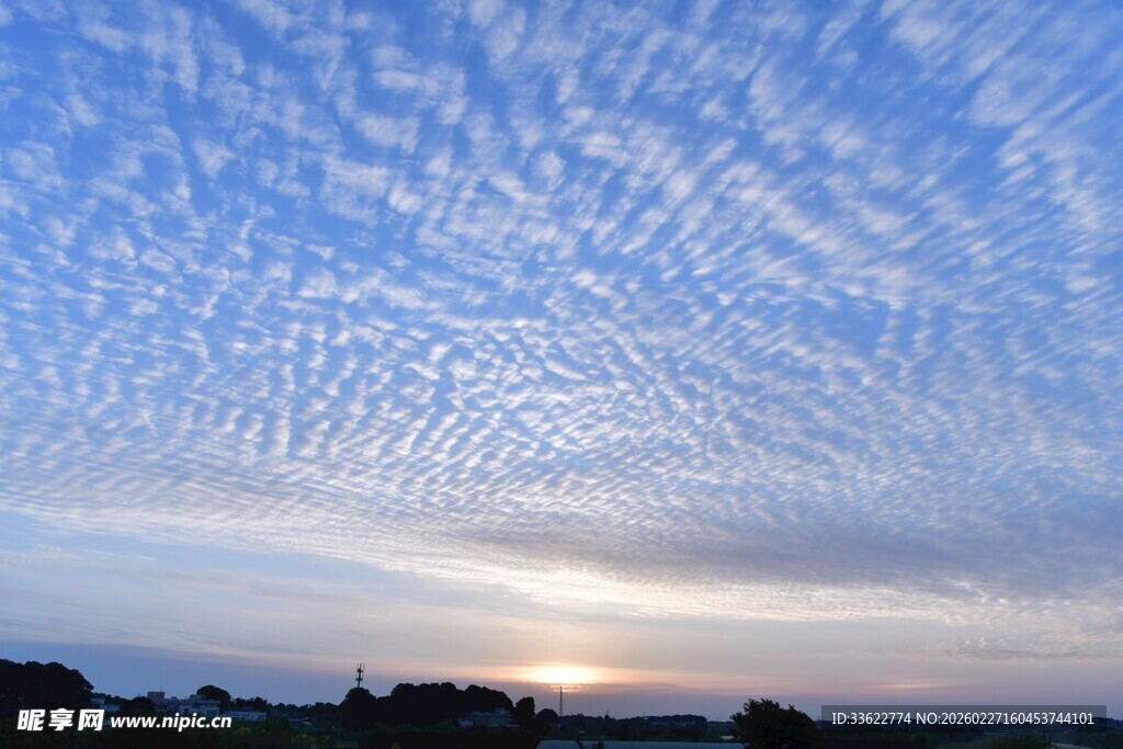 美丽天空下的梦幻云层