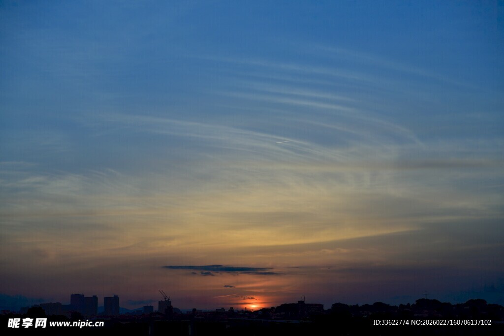 日落时分的美丽天空