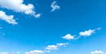 蓝天飘着几朵白云