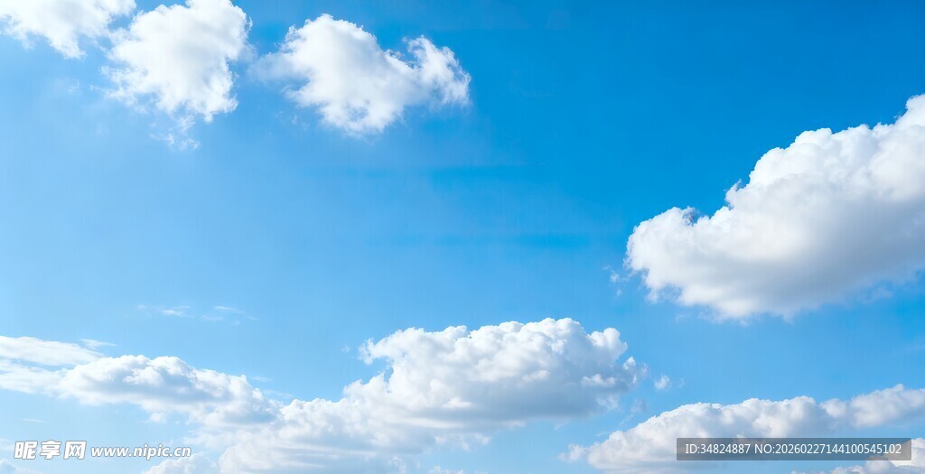 晴朗蓝天飘着朵朵白云
