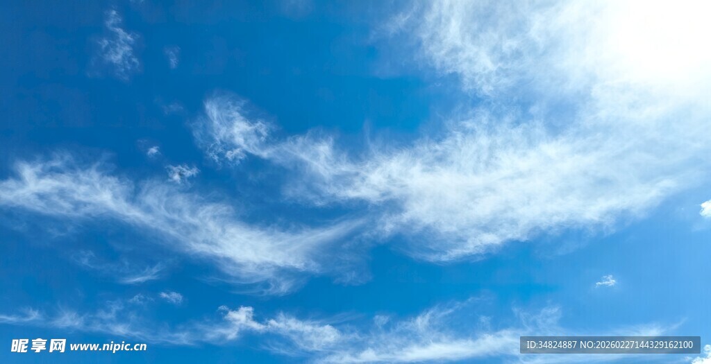 晴朗蓝天飘逸白云