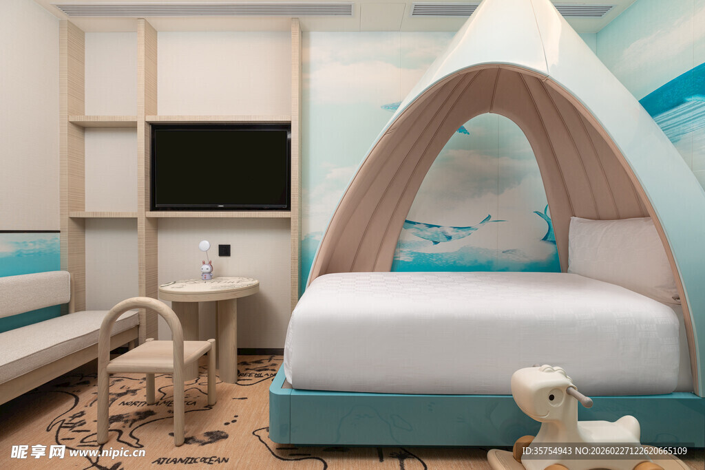 儿童房中的梦幻帐篷床