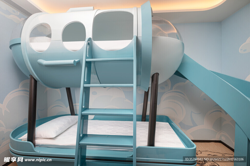 儿童房双层床与滑梯组合