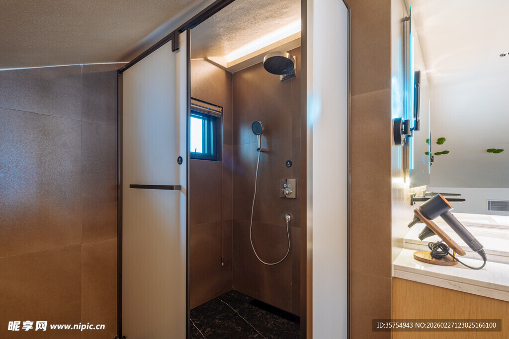 现代简约风房车内部一角