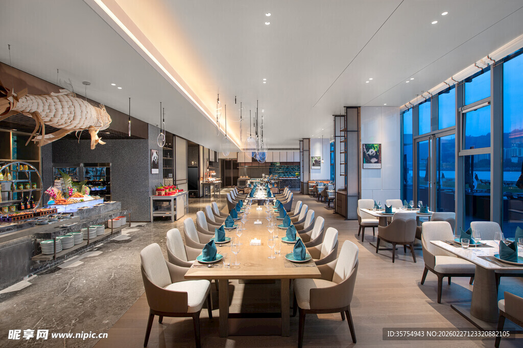 现代风格宽敞明亮餐厅空间