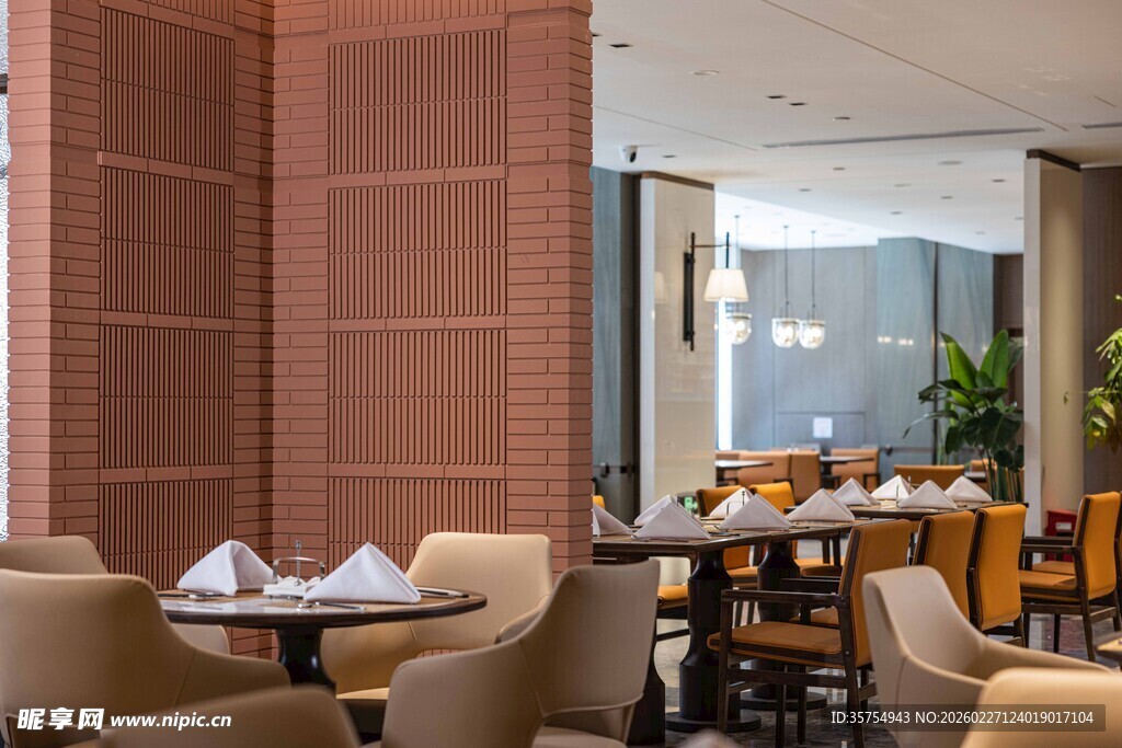 现代餐厅优雅用餐环境