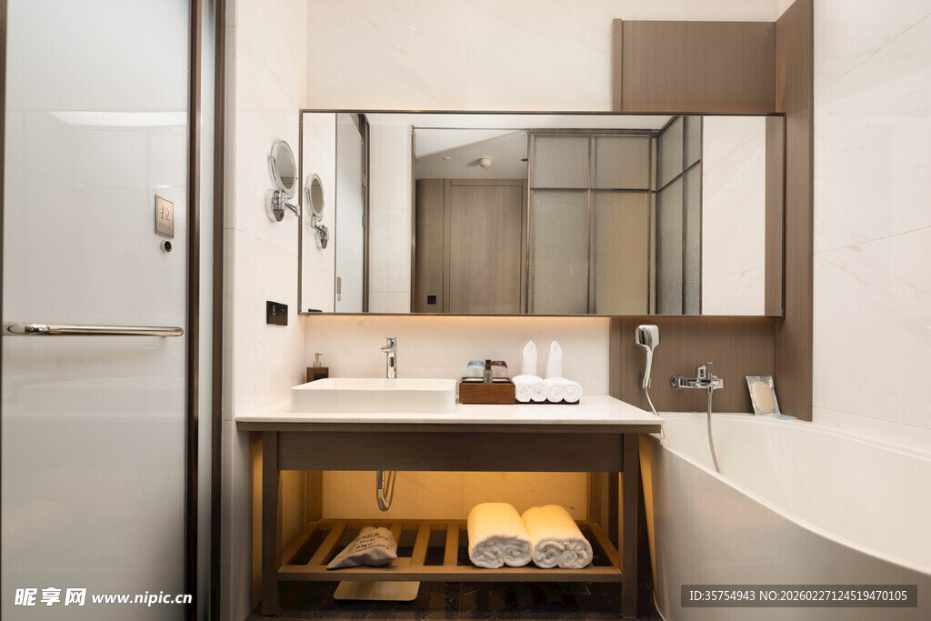 现代简约风格的浴室空间