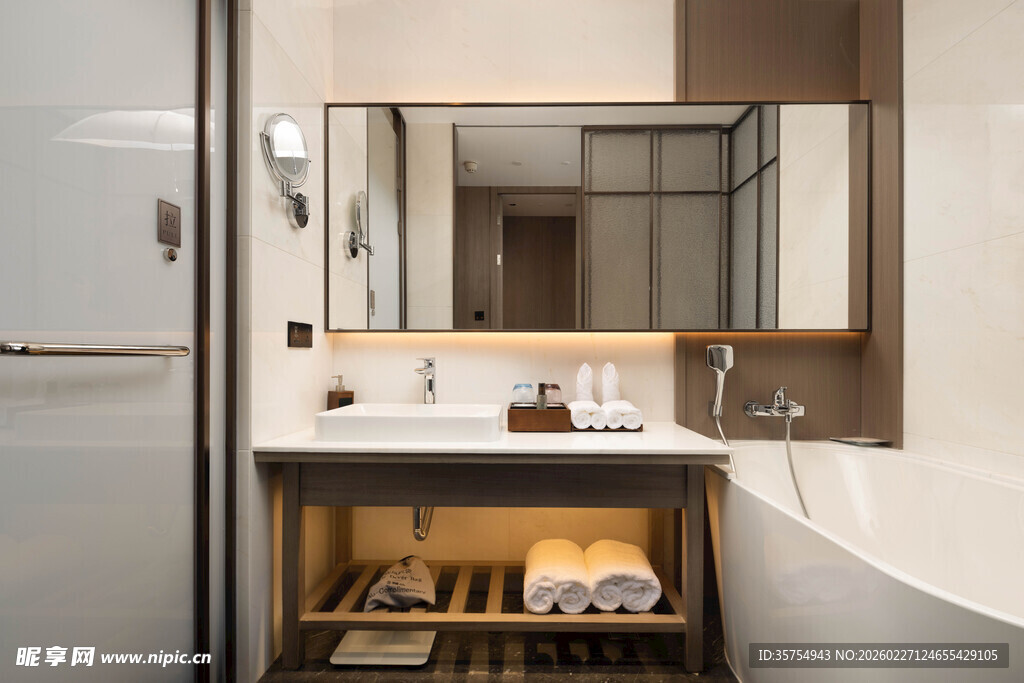 现代简约风格的精致浴室