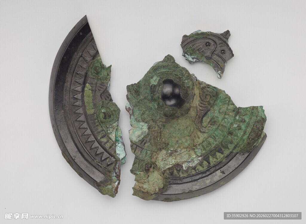 破碎青铜古物残片