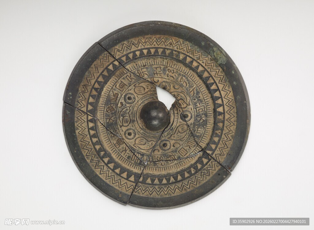 古铜镜精美纹饰尽显古韵