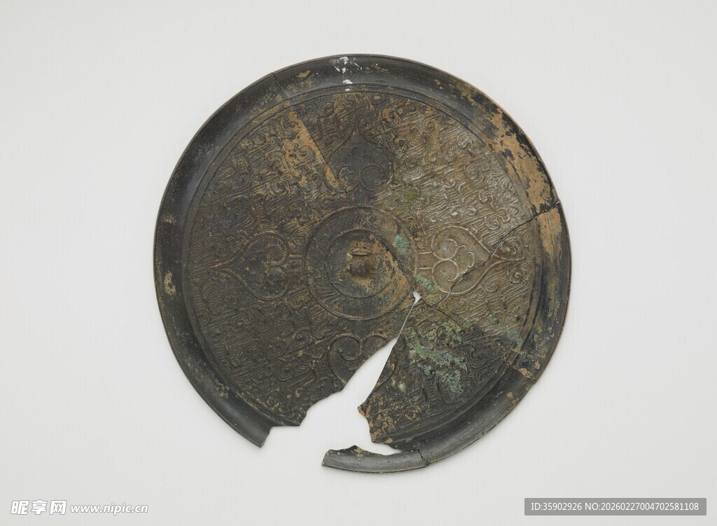 破损古铜镜