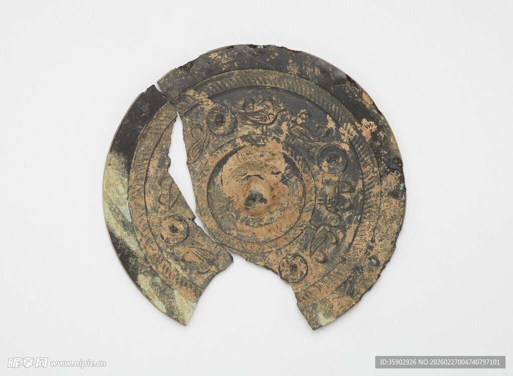 破损古铜镜