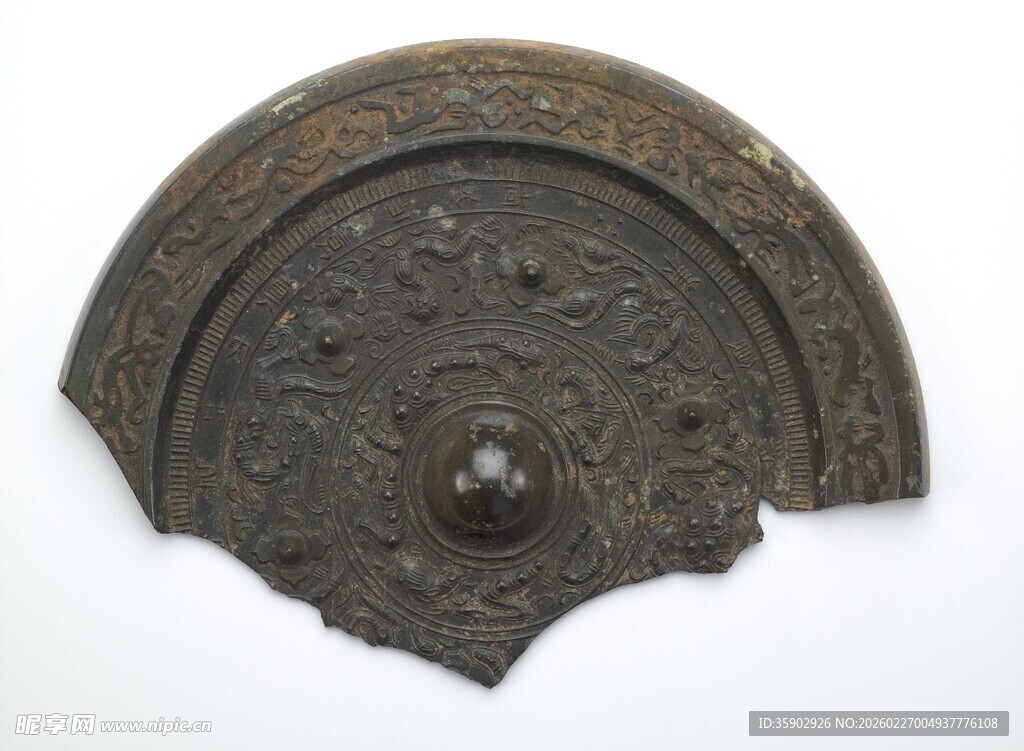 古铜镜残片纹饰精美