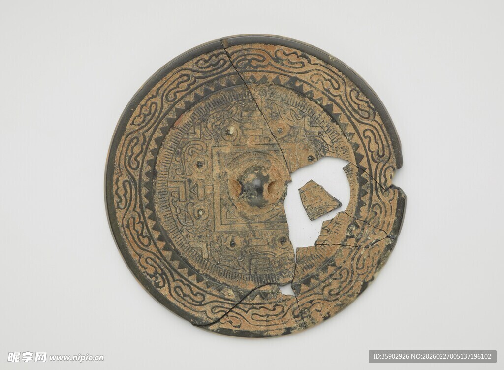 破损古铜镜