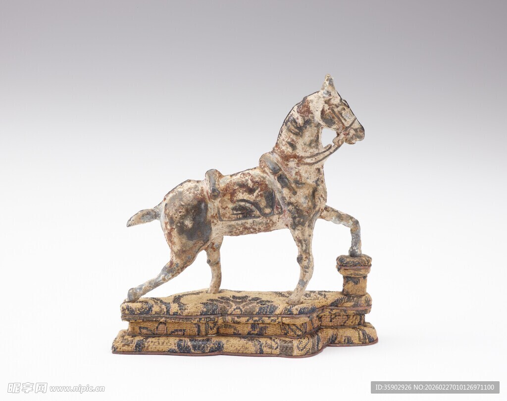 唐代三彩腾空马雕塑