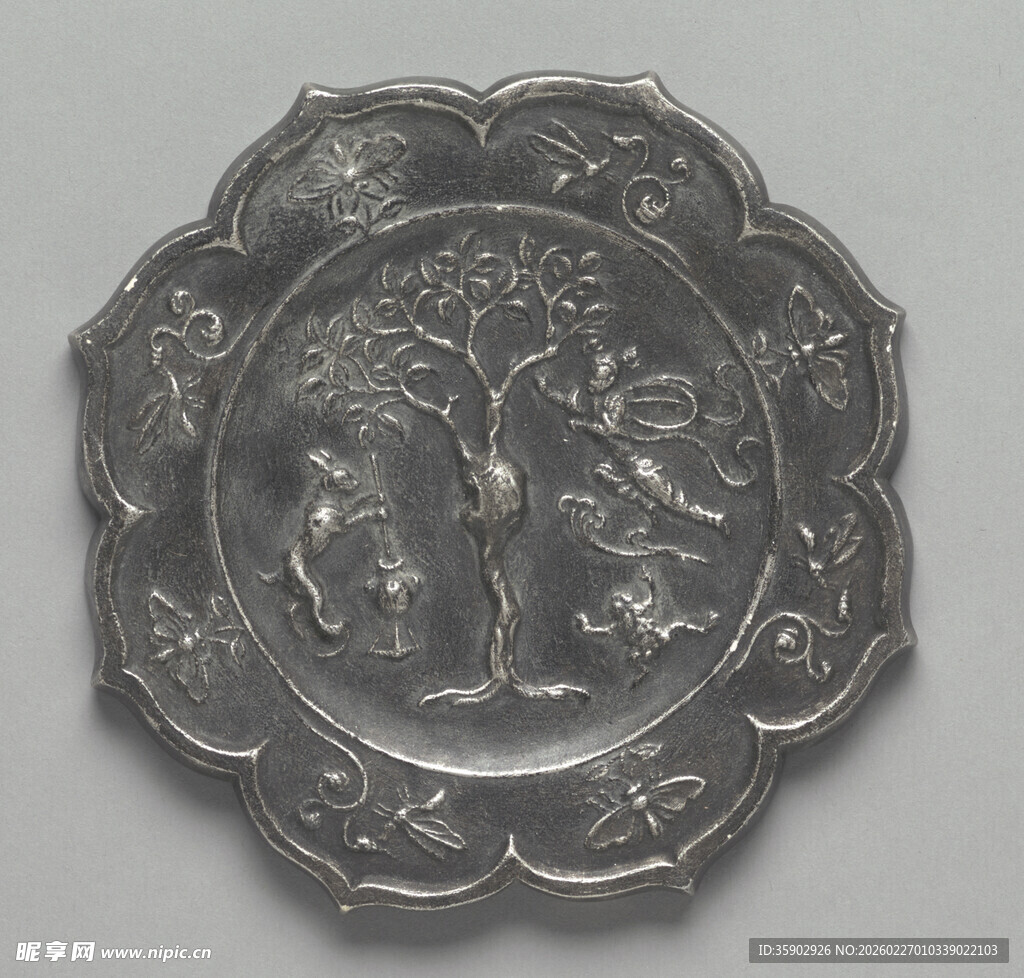 复古雕花银质圆形饰品