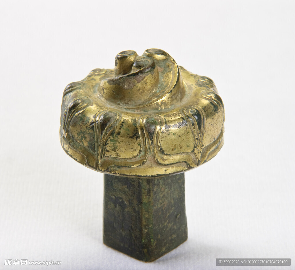 古铜色雕花柱头