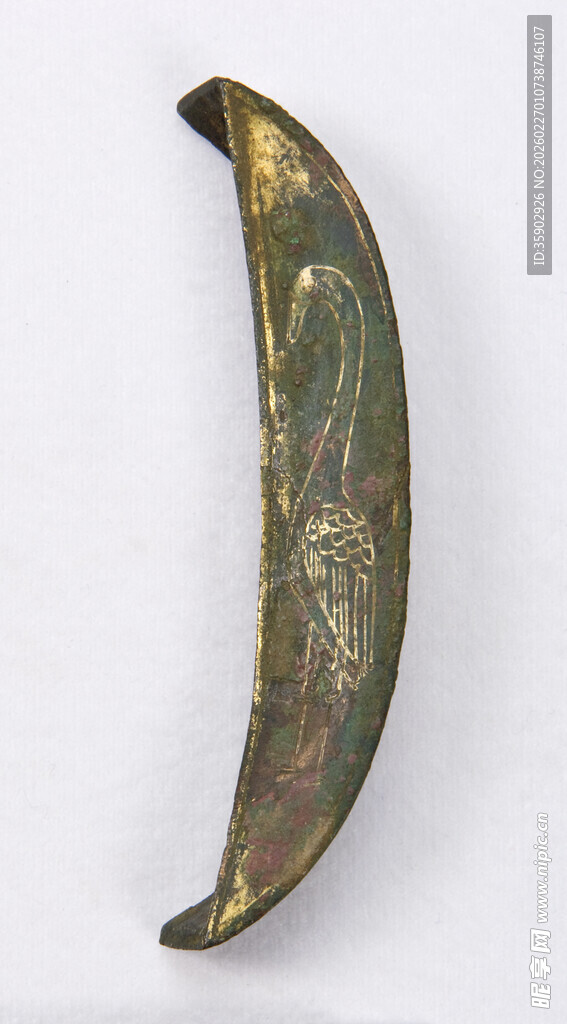 古铜色弧形器物