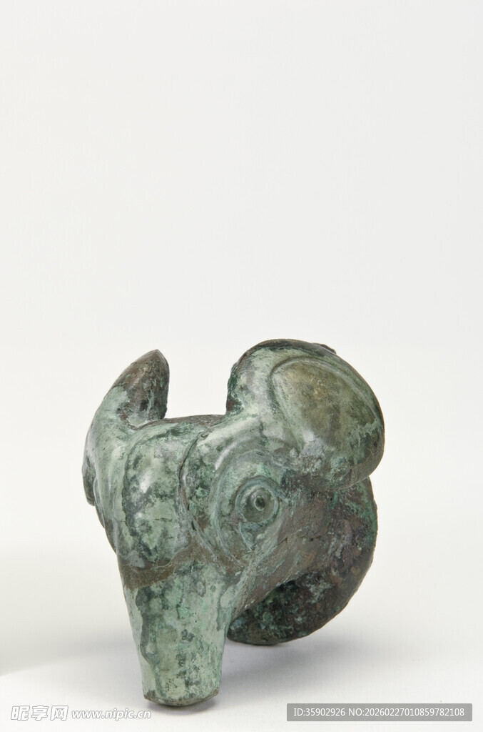 青铜兽首造型文物